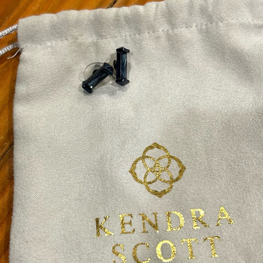 Kendra Scott studs